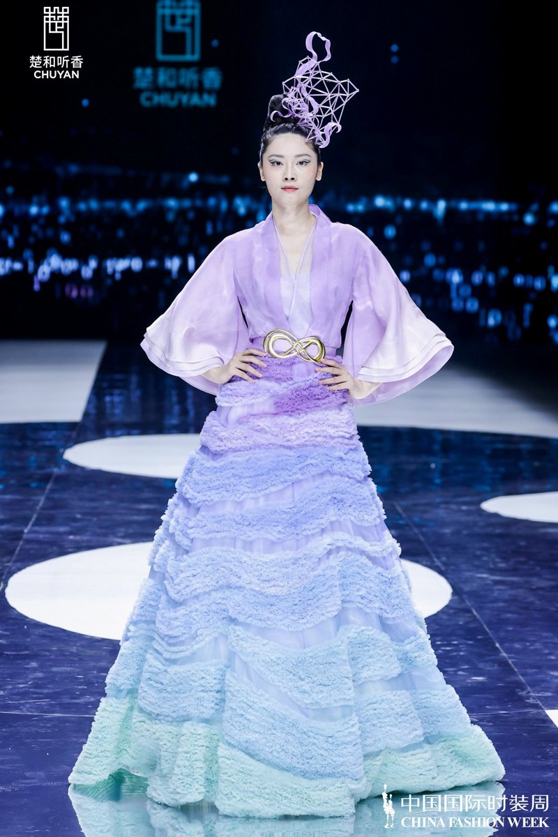 著名设计师楚艳的「楚和听香CHUYAN」中国国际时装周SS22宣布会